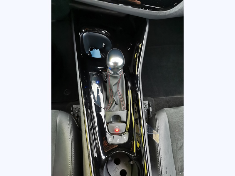 Image Toyota ⵃ剈⠠ㅘ⤰ㄨ⸰〲㘱㸭) Hybrid Collection 1.8 122 ch GR Sport E-CVT Siège électrique chauffant Volant chauffant Caméra Bluet