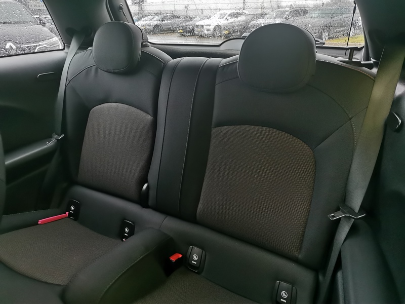 Image MINI MINI 3-PT. One 1.5 102 ch BVM6 Gps Bluetooth Clim Bi-zone Radar de stationnement Feux auto Régulateur/Limiteur 