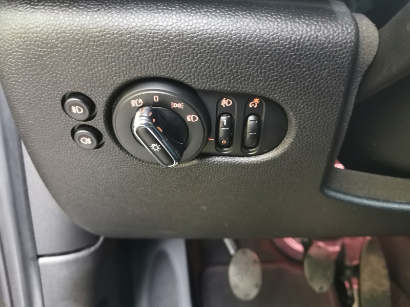 Image MINI MINI 3-PT. One 1.5 102 ch BVM6 Gps Bluetooth Clim Bi-zone Radar de stationnement Feux auto Régulateur/Limiteur 