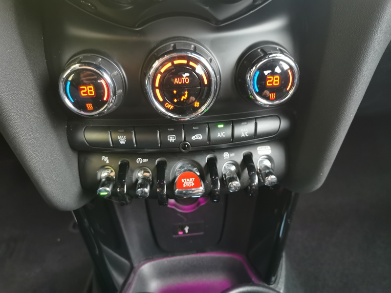 Image MINI MINI 3-PT. One 1.5 102 ch BVM6 Gps Bluetooth Clim Bi-zone Radar de stationnement Feux auto Régulateur/Limiteur 