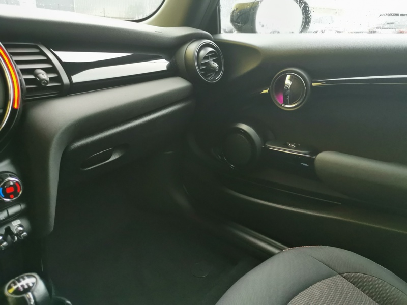 Image MINI MINI 3-PT. One 1.5 102 ch BVM6 Gps Bluetooth Clim Bi-zone Radar de stationnement Feux auto Régulateur/Limiteur 