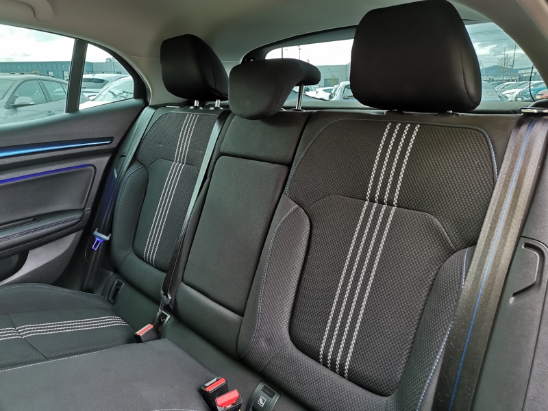 Image Renault MEGANE IV BERLINE 5 PTES. Intens 1.2 TCE 130 ch BVM6 Caméra Régulateur/Limiteur GPS Bluetooth Feux auto  