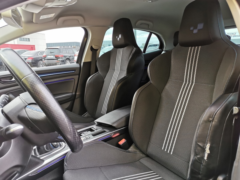 Image Renault MEGANE IV BERLINE 5 PTES. Intens 1.2 TCE 130 ch BVM6 Caméra Régulateur/Limiteur GPS Bluetooth Feux auto  