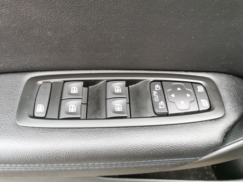 Image Renault MEGANE IV BERLINE 5 PTES. Intens 1.2 TCE 130 ch BVM6 Caméra Régulateur/Limiteur GPS Bluetooth Feux auto  