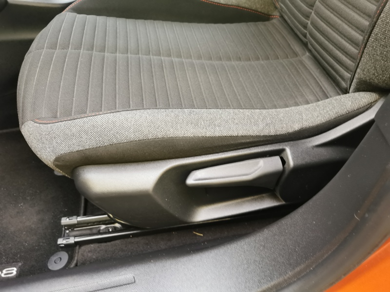 Image Peugeot 2008 Active 1.5 BlueHDI 110 ch BVM6 Régulateur/Limiteur Clim Bluetooth Apple Carplay Caméra Android auto 