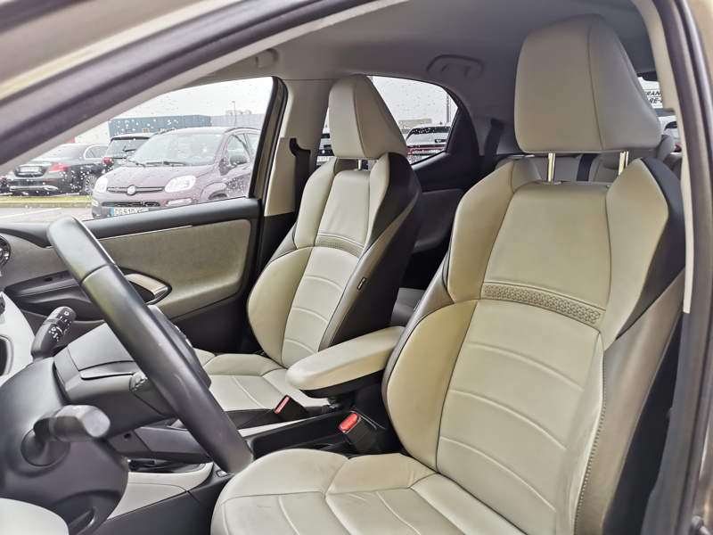 Image Toyota YARIS Hybrid Iconic 1.5 Dual VVT-i 116 ch  Siège chauffant Caméra Bluetooth Régulateur/Limiteur Clim Bi-zo