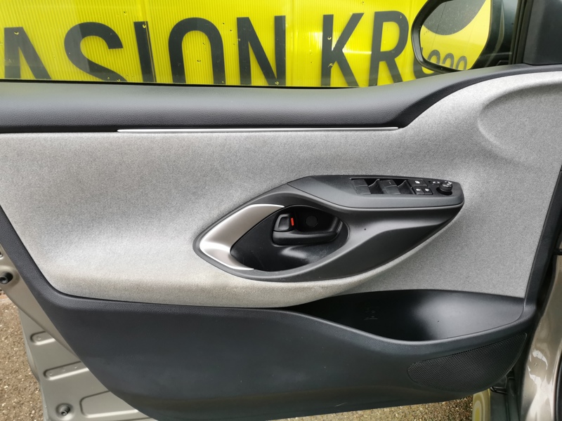 Image Toyota YARIS Hybrid Iconic 1.5 Dual VVT-i 116 ch  Siège chauffant Caméra Bluetooth Régulateur/Limiteur Clim Bi-zo