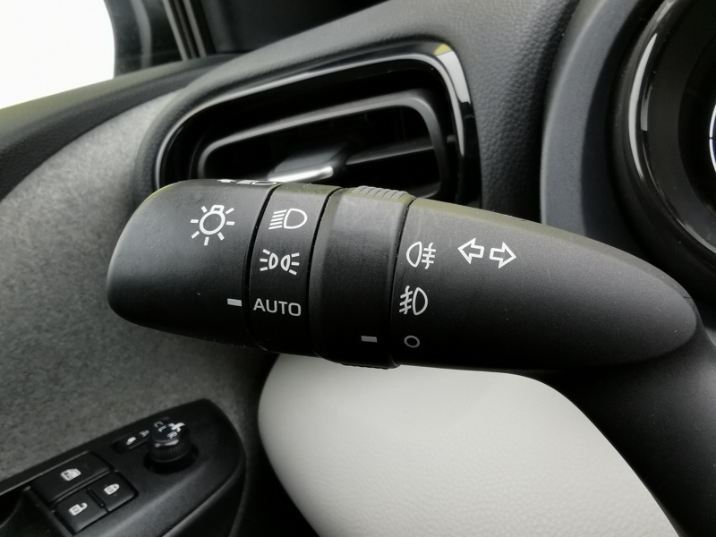 Image Toyota YARIS Hybrid Iconic 1.5 Dual VVT-i 116 ch  Siège chauffant Caméra Bluetooth Régulateur/Limiteur Clim Bi-zo