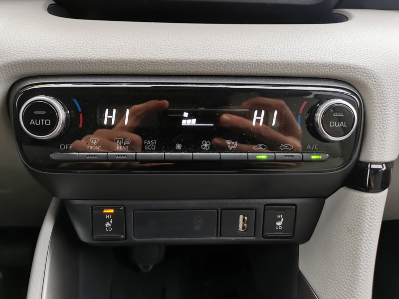 Image Toyota YARIS Hybrid Iconic 1.5 Dual VVT-i 116 ch  Siège chauffant Caméra Bluetooth Régulateur/Limiteur Clim Bi-zo