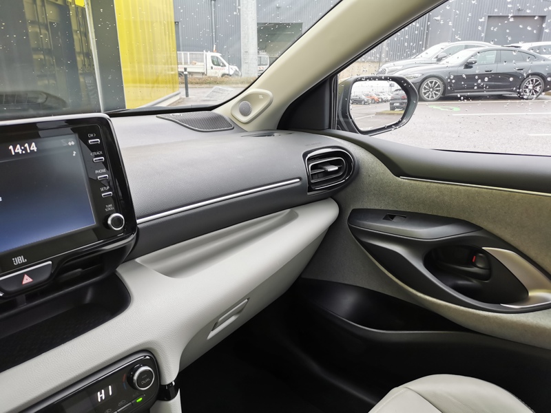 Image Toyota YARIS Hybrid Iconic 1.5 Dual VVT-i 116 ch  Siège chauffant Caméra Bluetooth Régulateur/Limiteur Clim Bi-zo