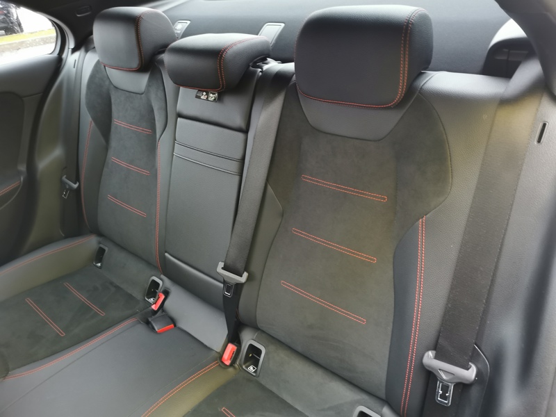 Image Mercedes-Benz CLASSE A 180 d Berline AMG Line 116 ch  Siège chauffant Toit ouvrant Attelage Caméra Gps Bluetooth Régulateur