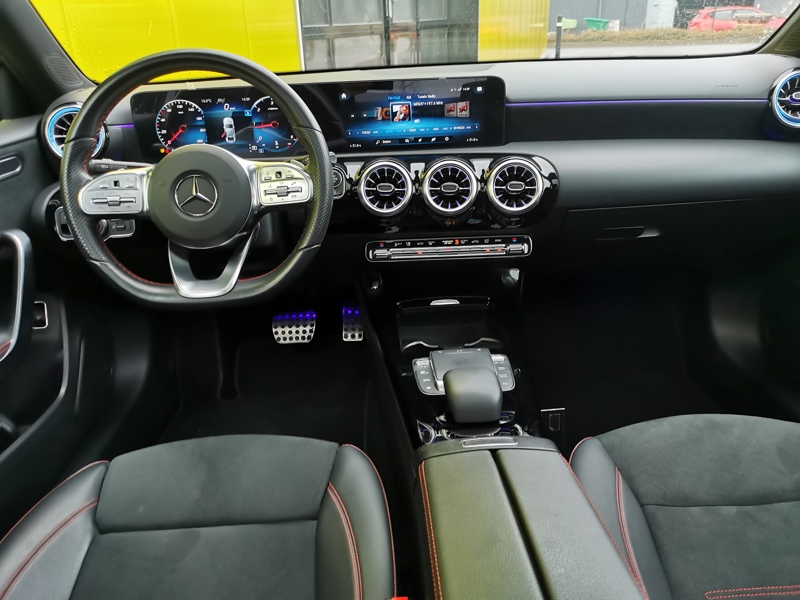 Image Mercedes-Benz CLASSE A 180 d Berline AMG Line 116 ch  Siège chauffant Toit ouvrant Attelage Caméra Gps Bluetooth Régulateur