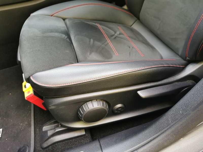 Image Mercedes-Benz CLASSE A 180 d Berline AMG Line 116 ch  Siège chauffant Toit ouvrant Attelage Caméra Gps Bluetooth Régulateur