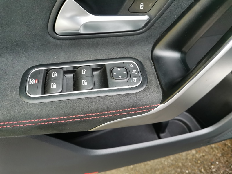 Image Mercedes-Benz CLASSE A 180 d Berline AMG Line 116 ch  Siège chauffant Toit ouvrant Attelage Caméra Gps Bluetooth Régulateur