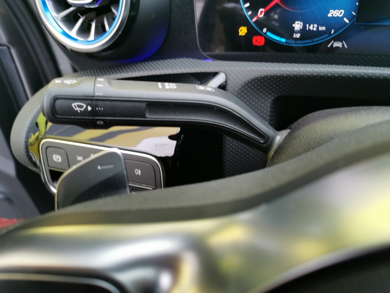 Image Mercedes-Benz CLASSE A 180 d Berline AMG Line 116 ch  Siège chauffant Toit ouvrant Attelage Caméra Gps Bluetooth Régulateur