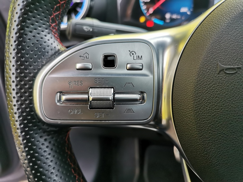 Image Mercedes-Benz CLASSE A 180 d Berline AMG Line 116 ch  Siège chauffant Toit ouvrant Attelage Caméra Gps Bluetooth Régulateur