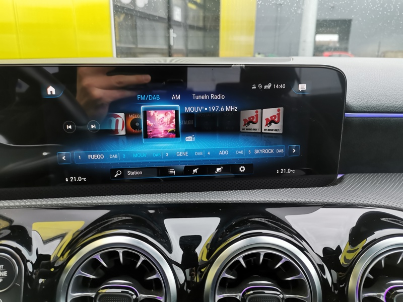 Image Mercedes-Benz CLASSE A 180 d Berline AMG Line 116 ch  Siège chauffant Toit ouvrant Attelage Caméra Gps Bluetooth Régulateur