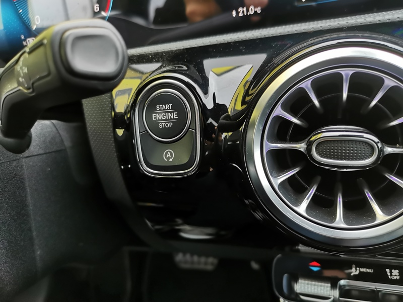 Image Mercedes-Benz CLASSE A 180 d Berline AMG Line 116 ch  Siège chauffant Toit ouvrant Attelage Caméra Gps Bluetooth Régulateur