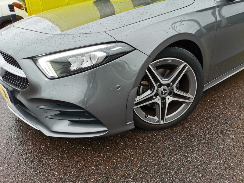 Image Mercedes-Benz CLASSE A 180 d Berline AMG Line 116 ch  Siège chauffant Toit ouvrant Attelage Caméra Gps Bluetooth Régulateur