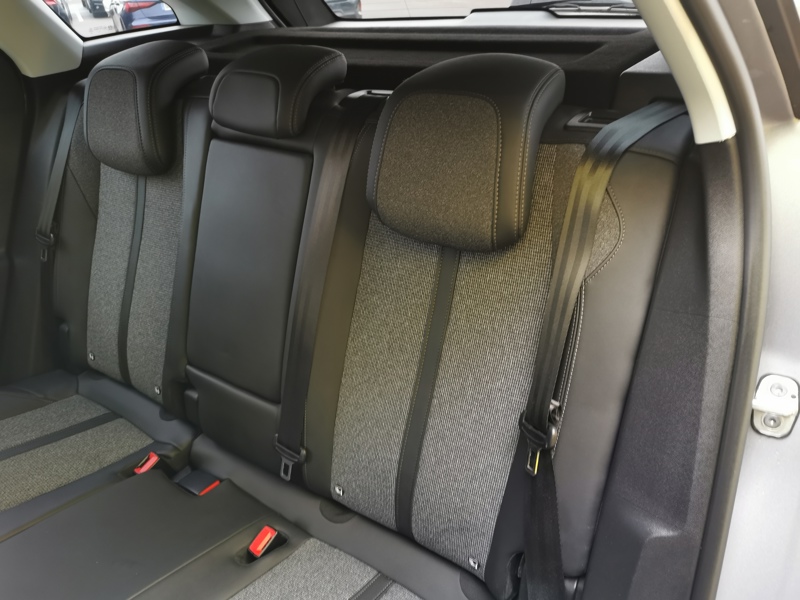 Image Peugeot 3008 II Allure 1.5 BlueHDI 130 ch EAT8 Régulateur/Limiteur Gps Bluetooth Caméra Démarrage ss clé Clim Bi-zon