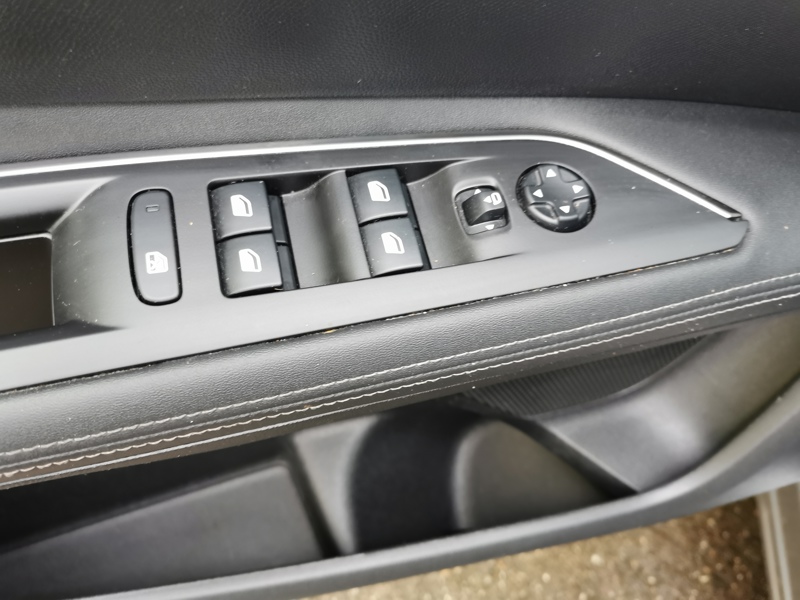 Image Peugeot 3008 II Allure 1.5 BlueHDI 130 ch EAT8 Régulateur/Limiteur Gps Bluetooth Caméra Démarrage ss clé Clim Bi-zon