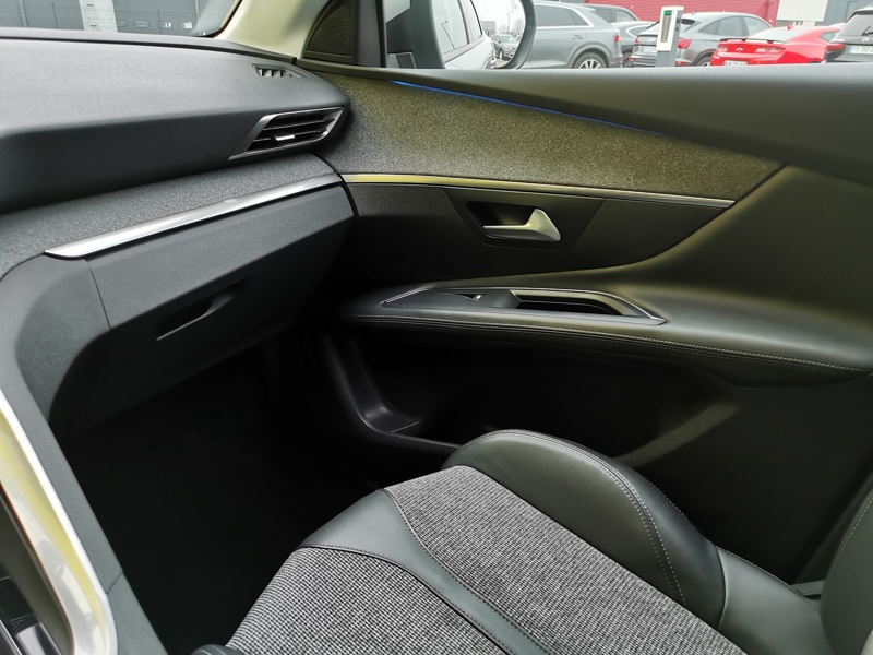 Image Peugeot 3008 II Allure 1.5 BlueHDI 130 ch EAT8 Régulateur/Limiteur Gps Bluetooth Caméra Démarrage ss clé Clim Bi-zon