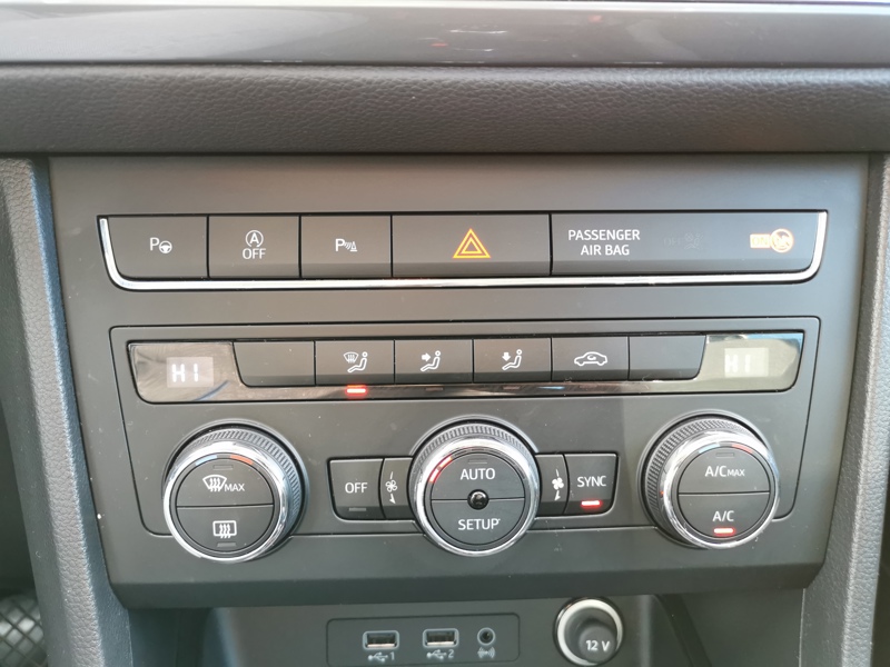 Image Seat ATECA Urban 1.0 TSI 116 ch BMV6  Full Link Gps Bluetooth Clim Bi-zone Caméra Feux auto  