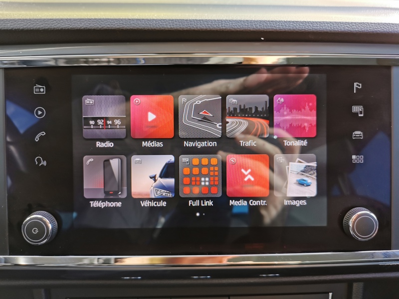 Image Seat ATECA Urban 1.0 TSI 116 ch BMV6  Full Link Gps Bluetooth Clim Bi-zone Caméra Feux auto  