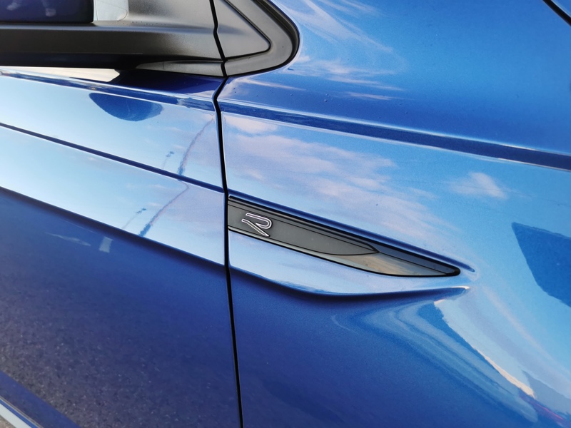 Image Volkswagen POLO VI R-Line 1.0 TSI 95 ch BVM5 Siège chauffant Toit ouvrant Caméra Apple Carplay Clim Bi-zone Beats Démar