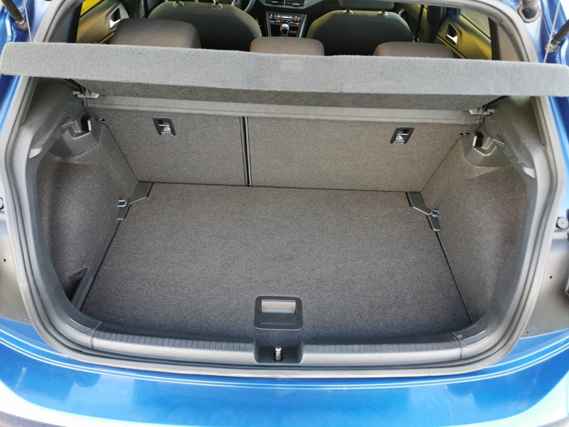 Image Volkswagen POLO VI R-Line 1.0 TSI 95 ch BVM5 Siège chauffant Toit ouvrant Caméra Apple Carplay Clim Bi-zone Beats Démar