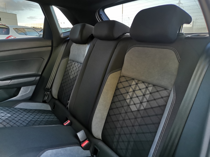 Image Volkswagen POLO VI R-Line 1.0 TSI 95 ch BVM5 Siège chauffant Toit ouvrant Caméra Apple Carplay Clim Bi-zone Beats Démar