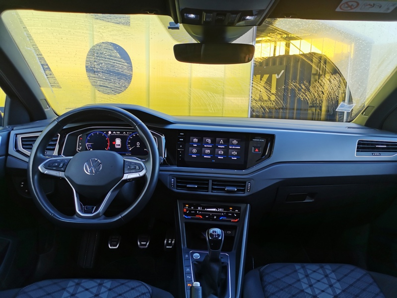 Image Volkswagen POLO VI R-Line 1.0 TSI 95 ch BVM5 Siège chauffant Toit ouvrant Caméra Apple Carplay Clim Bi-zone Beats Démar