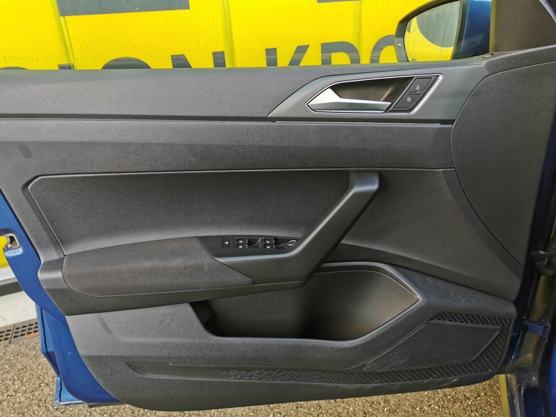 Image Volkswagen POLO VI R-Line 1.0 TSI 95 ch BVM5 Siège chauffant Toit ouvrant Caméra Apple Carplay Clim Bi-zone Beats Démar