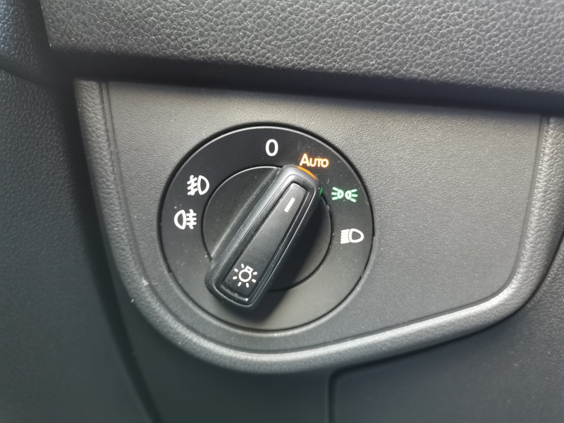 Image Volkswagen POLO VI R-Line 1.0 TSI 95 ch BVM5 Siège chauffant Toit ouvrant Caméra Apple Carplay Clim Bi-zone Beats Démar