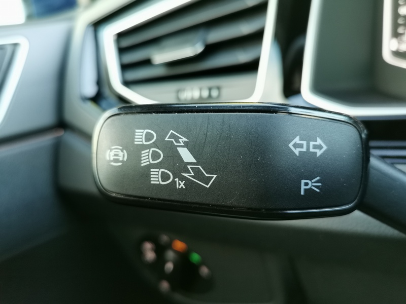 Image Volkswagen POLO VI R-Line 1.0 TSI 95 ch BVM5 Siège chauffant Toit ouvrant Caméra Apple Carplay Clim Bi-zone Beats Démar