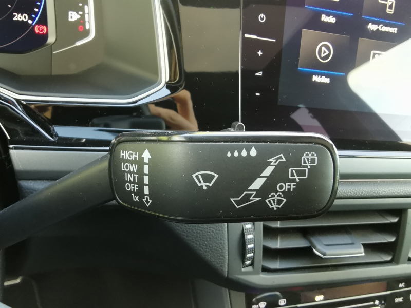 Image Volkswagen POLO VI R-Line 1.0 TSI 95 ch BVM5 Siège chauffant Toit ouvrant Caméra Apple Carplay Clim Bi-zone Beats Démar