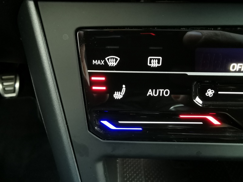 Image Volkswagen POLO VI R-Line 1.0 TSI 95 ch BVM5 Siège chauffant Toit ouvrant Caméra Apple Carplay Clim Bi-zone Beats Démar