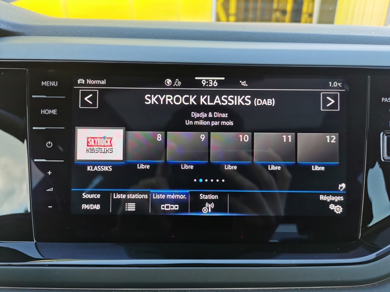 Image Volkswagen POLO VI R-Line 1.0 TSI 95 ch BVM5 Siège chauffant Toit ouvrant Caméra Apple Carplay Clim Bi-zone Beats Démar