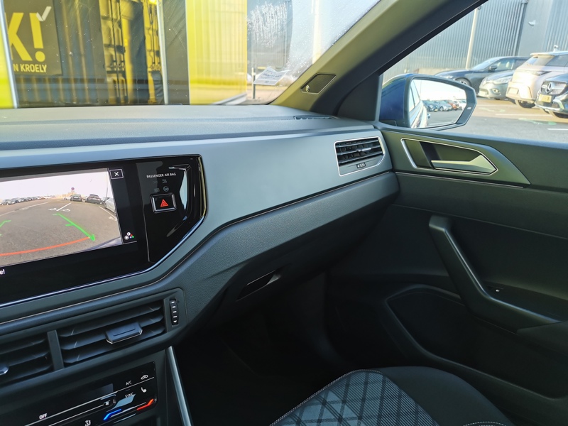 Image Volkswagen POLO VI R-Line 1.0 TSI 95 ch BVM5 Siège chauffant Toit ouvrant Caméra Apple Carplay Clim Bi-zone Beats Démar