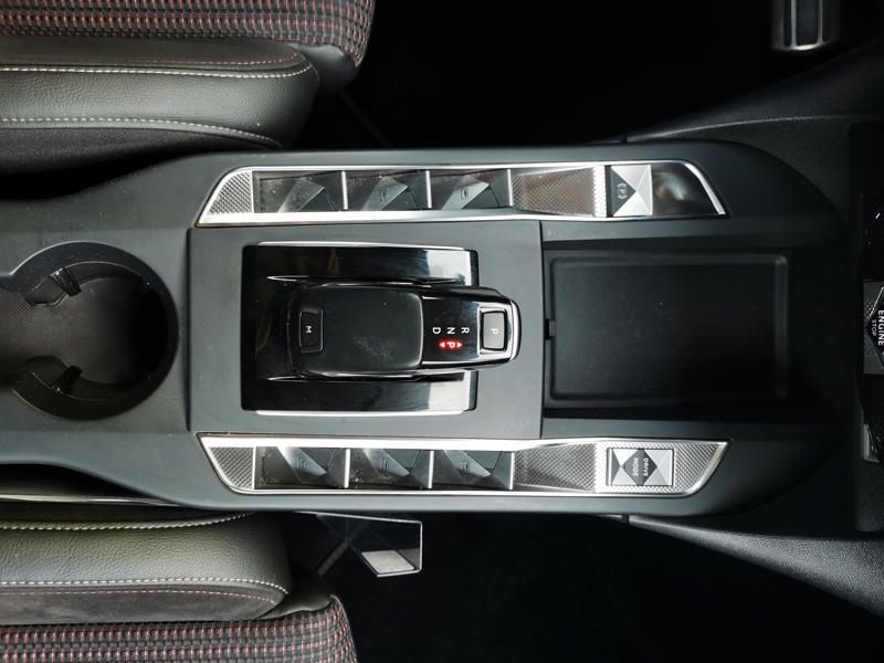 Image DS DS 3 Performance Line + 1.5 BlueHDI 130 ch BVA8 Régulateur/Limiteur Bluetooth Gps Caméra Clim auto  