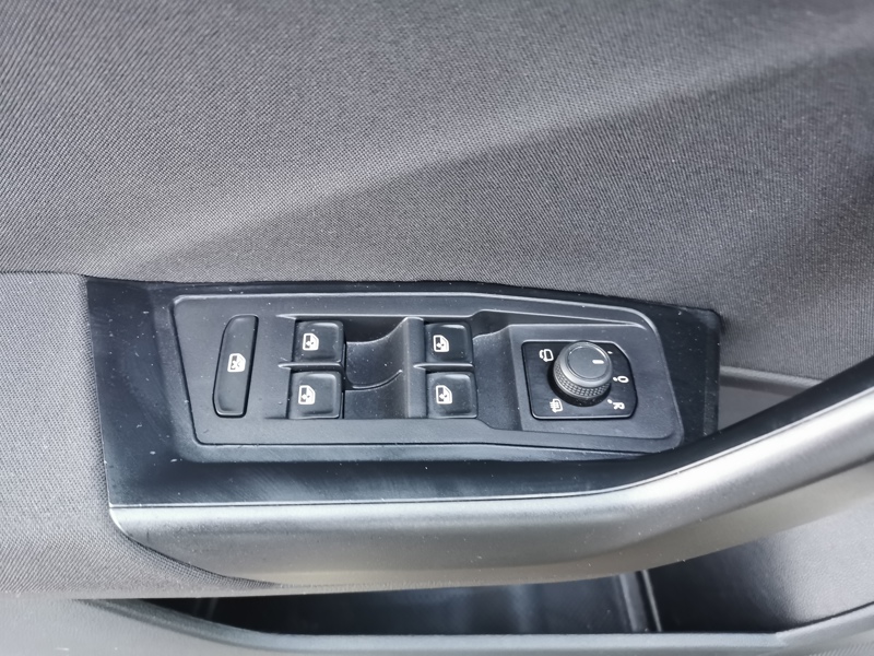 Image Volkswagen T-ROC Life Business 2.0 TDI 116 ch BVM6 Clim auto Bi-zone Bluetooth Gps Caméra  