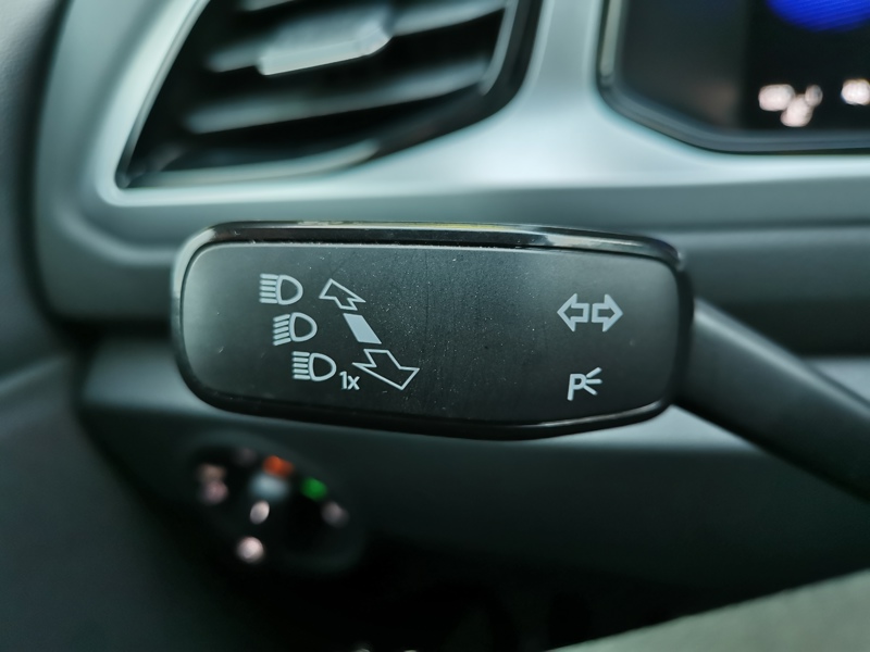 Image Volkswagen T-ROC Life Business 2.0 TDI 116 ch BVM6 Clim auto Bi-zone Bluetooth Gps Caméra  