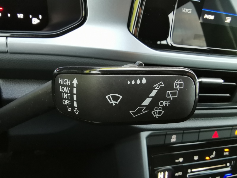 Image Volkswagen T-ROC Life Business 2.0 TDI 116 ch BVM6 Clim auto Bi-zone Bluetooth Gps Caméra  