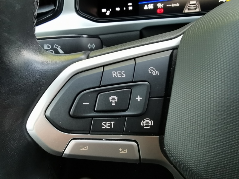 Image Volkswagen T-ROC Life Business 2.0 TDI 116 ch BVM6 Clim auto Bi-zone Bluetooth Gps Caméra  