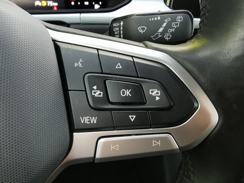 Image Volkswagen T-ROC Life Business 2.0 TDI 116 ch BVM6 Clim auto Bi-zone Bluetooth Gps Caméra  