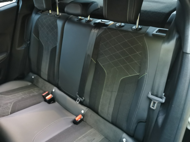 Image Peugeot 2008 GT Pack 1.2 130 ch EAT8 Toit pano Siège chauffant Focal Caméra Gps Bluetooth >Démarrage ss clé 