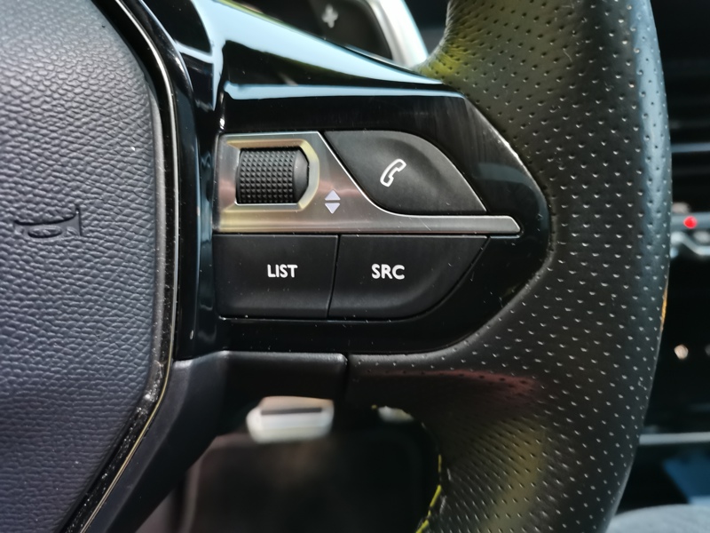 Image Peugeot 2008 GT Pack 1.2 130 ch EAT8 Toit pano Siège chauffant Focal Caméra Gps Bluetooth >Démarrage ss clé 