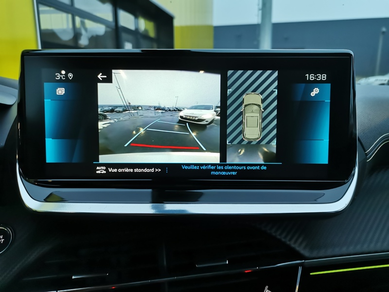 Image Peugeot 2008 GT Pack 1.2 130 ch EAT8 Toit pano Siège chauffant Focal Caméra Gps Bluetooth >Démarrage ss clé 