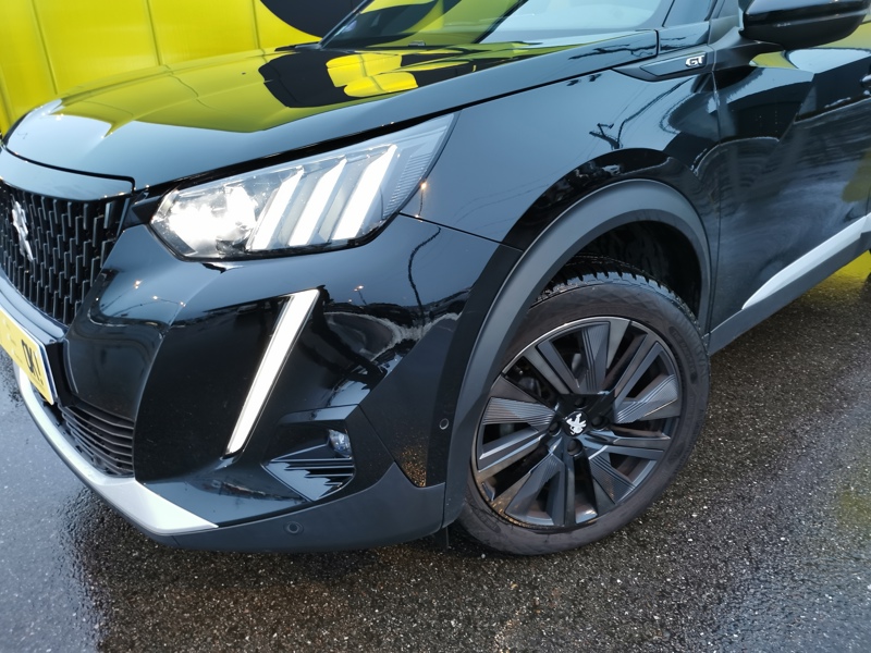 Image Peugeot 2008 GT Pack 1.2 130 ch EAT8 Toit pano Siège chauffant Focal Caméra Gps Bluetooth >Démarrage ss clé 
