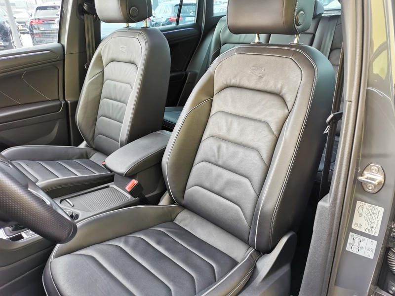 Image Volkswagen TIGUAN R-Line Exclusive 4Motion 2.0 TDI 200 ch DSG7 Cuir électrique à mémoire chauffant Volant chauffant To